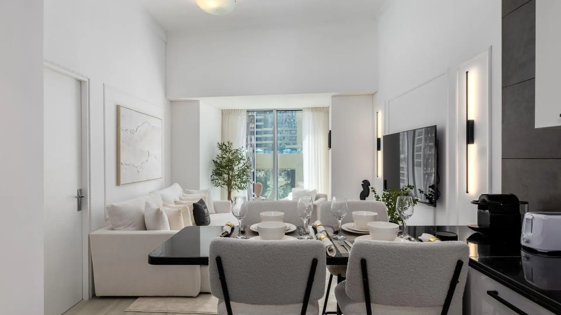 Maison Privee - Sleek Stay In Dubai Marina Famous Twisting Tower
