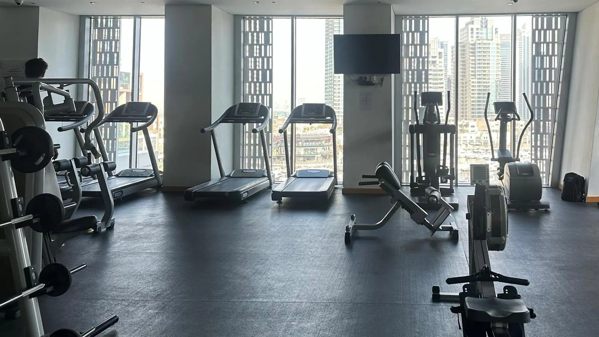 Maison Privee - Sleek Stay In Dubai Marina Famous Twisting Tower Apartment