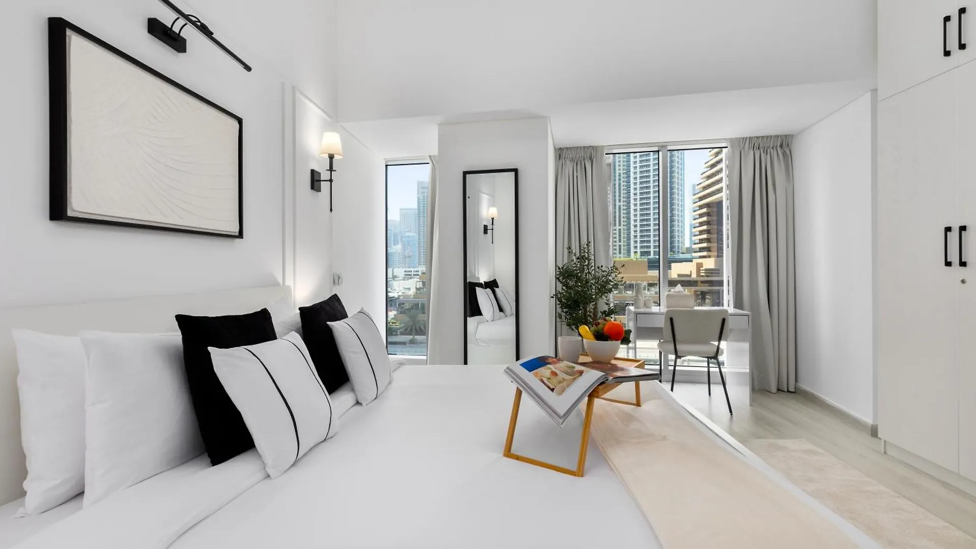 Maison Privee - Sleek Stay In Dubai Marina Famous Twisting Tower