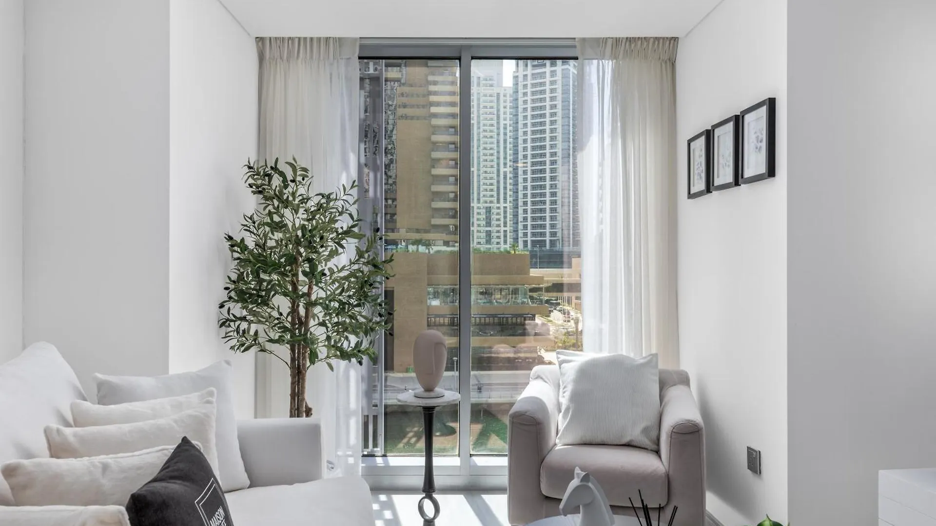 Maison Privee - Sleek Stay In Dubai Marina Famous Twisting Tower Διαμέρισμα