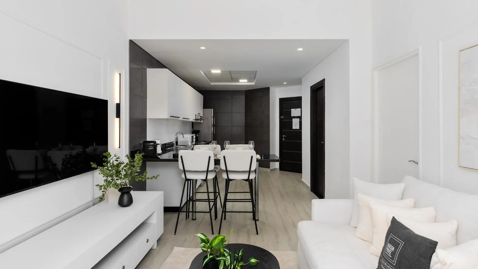 Maison Privee - Sleek Stay In Dubai Marina Famous Twisting Tower 0*,